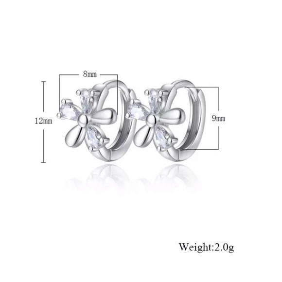 🌟 Silver Flower Huggie Hoop Earrings - Picture 4 of 5